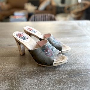 Vintage “Rose of No Man’s Land” high mules | 9.